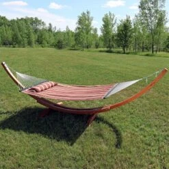 Sunnydaze Decor Sunnydaze Quilted Double Fabric 2-Person Hammock With Curved Arc Wood Stand